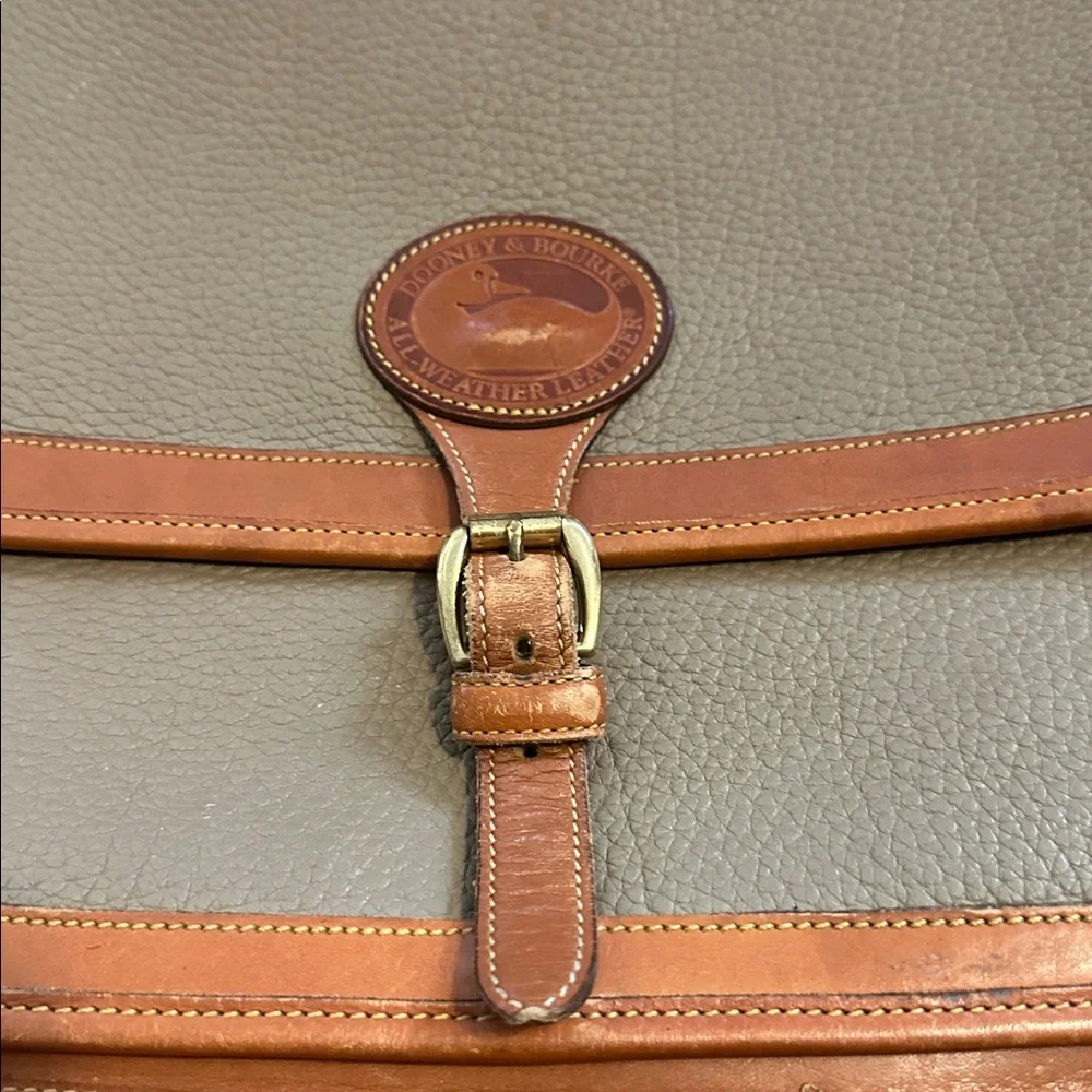 Dooney & Bourke Vintage Purse Leather. ( See wear in photos)